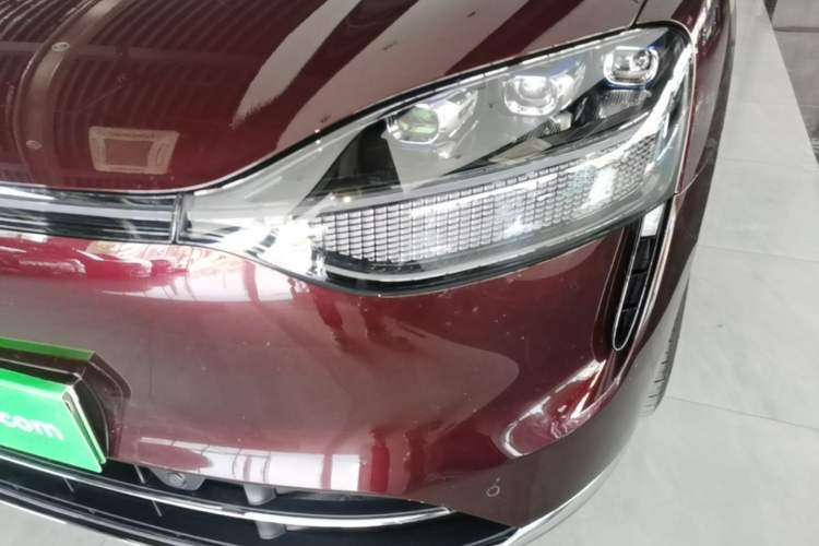 Used Hima AITO M9 2025 Extended-Range Ultra Version 52 kWh 6-Seater Left Front Headlight