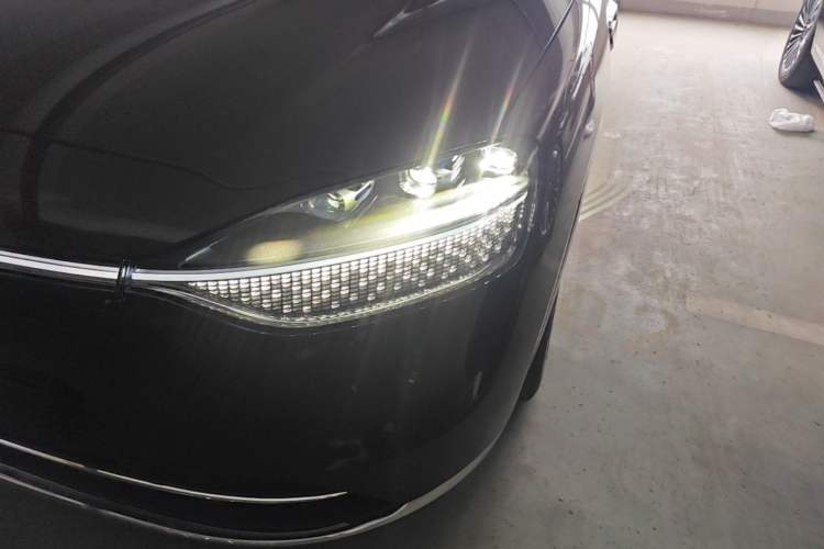 Used Hima AITO M9 2025 Extended-Range Ultra Version 52 kWh 6-Seater Left Front Headlight