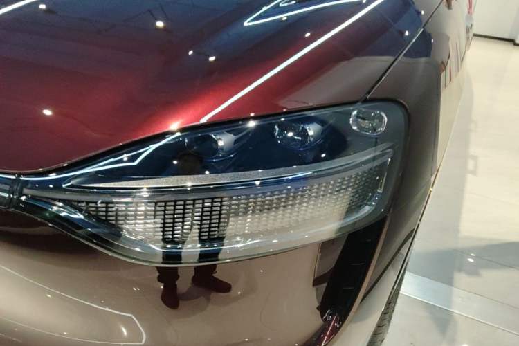 Used Hima AITO M9 2025 Extended-Range Ultra Version 52 kWh 5-Seater Edition Left Front Headlight