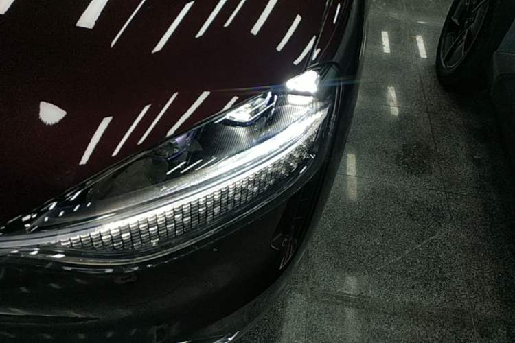 Used Hima AITO M9 2025 Extended-Range Ultra Version 52 kWh 6-Seater Left Front Headlight
