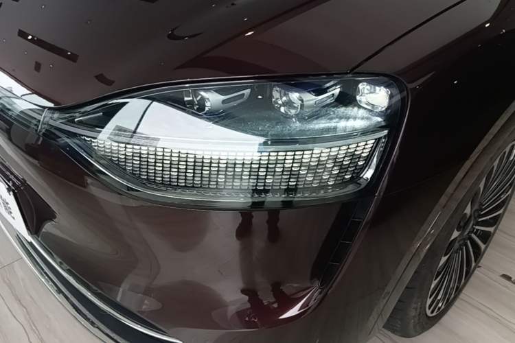 Used Hima AITO M9 2025 Extended-Range Ultra Version 52 kWh 6-Seater Left Front Headlight