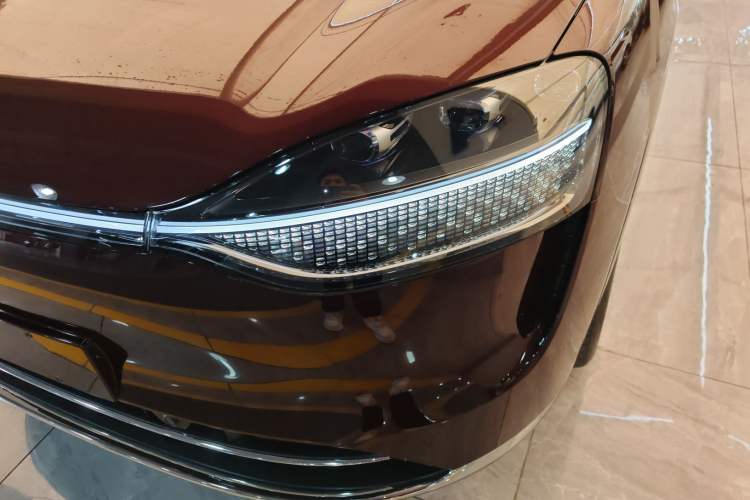 Used Hima AITO M9 2025 Extended-Range Ultra Version 52 kWh 6-Seater Left Front Headlight