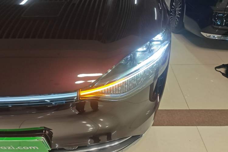 Used Hima AITO M9 2025 Extended-Range Ultra Version 52 kWh 6-Seater Left Front Headlight