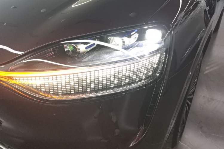 Used Hima AITO M9 2025 Extended-Range Ultra Version 52 kWh 6-Seater Left Front Headlight