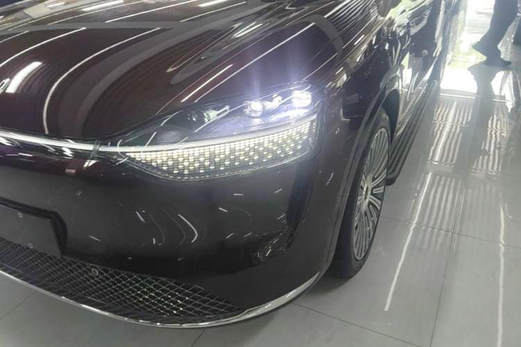 Used Hima AITO M9 2025 Pure Electric Ultra Version 100 kWh 6-Seater Model Left Front Headlight