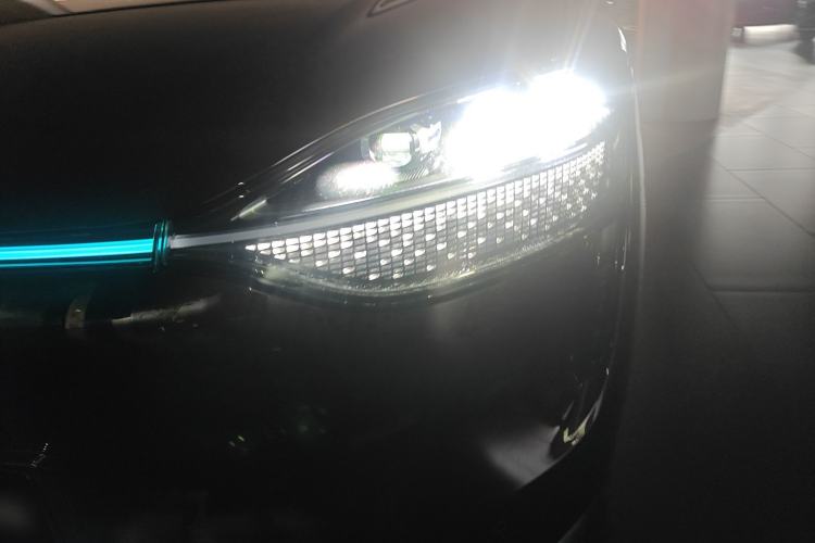 Used Hima AITO M9 2025 Extended-Range Ultra Version 52 kWh 5-Seater Edition Left Front Headlight