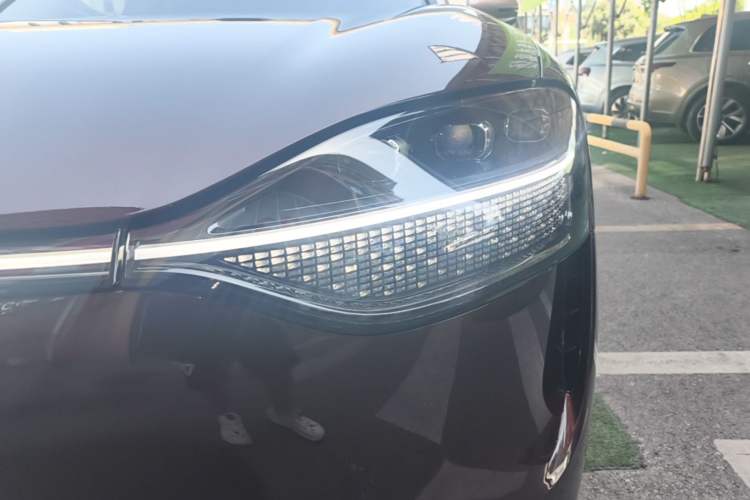 Used Hima AITO M9 2025 Pure Electric Ultra Version 100 kWh 6-Seater Model Left Front Headlight