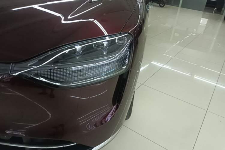 Used Hima AITO M9 2025 Extended-Range Ultra Version 52 kWh 6-Seater Left Front Headlight