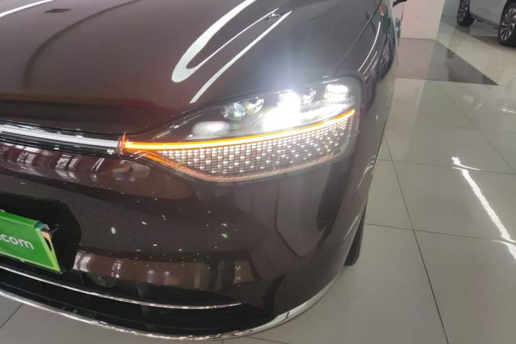 Used Hima AITO M9 2025 Extended-Range Ultra Version 52 kWh 5-Seater Edition Left Front Headlight