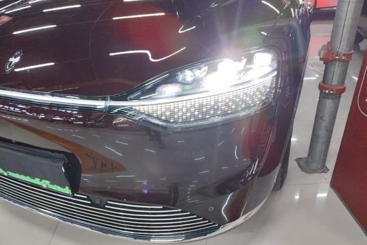 Used Hima AITO M9 2025 Extended-Range Ultra Version 52 kWh 6-Seater Left Front Headlight