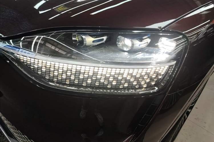 Used Hima AITO M9 2025 All-Electric Ultra Version 100 kWh 5-Seater Model Left Front Headlight
