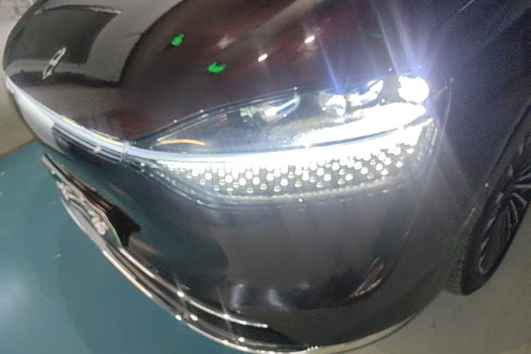 Used Hima AITO M9 2025 Extended-Range Ultra Version 52 kWh 6-Seater Left Front Headlight