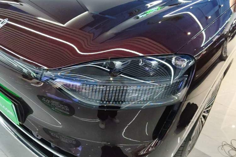 Used Hima AITO M9 2025 Extended-Range Ultra Version 52 kWh 6-Seater Left Front Headlight