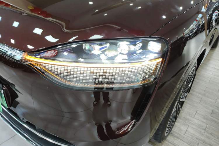 Used Hima AITO M9 2025 Extended-Range Ultra Version 52 kWh 6-Seater Left Front Headlight