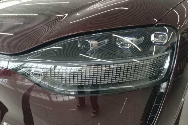 Used Hima AITO M9 2025 Extended-Range Ultra Version 52 kWh 5-Seater Edition Left Front Headlight