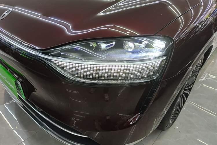 Used Hima AITO M9 2025 Extended-Range Ultra Version 52 kWh 6-Seater Left Front Headlight