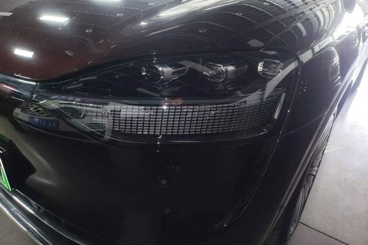 Used Hima AITO M9 2025 Extended-Range Ultra Version 52 kWh 6-Seater Left Front Headlight