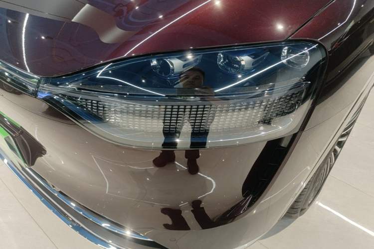 Used Hima AITO M9 2025 Extended-Range Ultra Version 52 kWh 6-Seater Left Front Headlight