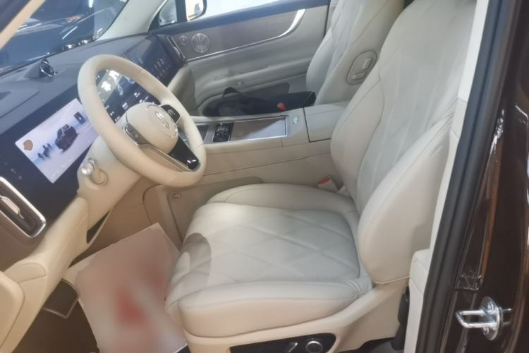 Used Hima AITO M9 2025 Extended-Range Ultra Version 52 kWh 6-Seater Left Front Seat