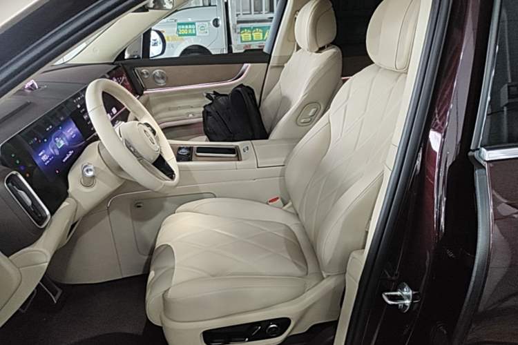 Used Hima AITO M9 2025 Extended-Range Ultra Version 52 kWh 6-Seater Left Front Seat