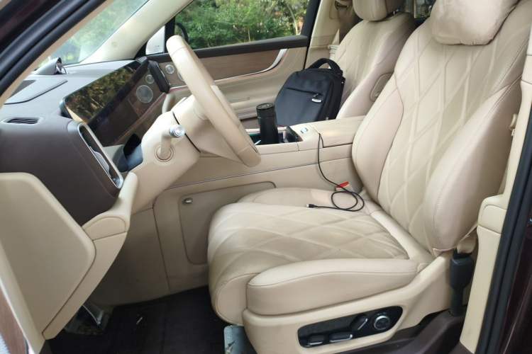 Used Hima AITO M9 2025 Extended-Range Ultra Version 52 kWh 6-Seater Left Front Seat