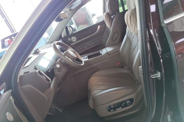 Used Hima AITO M9 2025 Extended-Range Ultra Version 52 kWh 6-Seater Left Front Seat