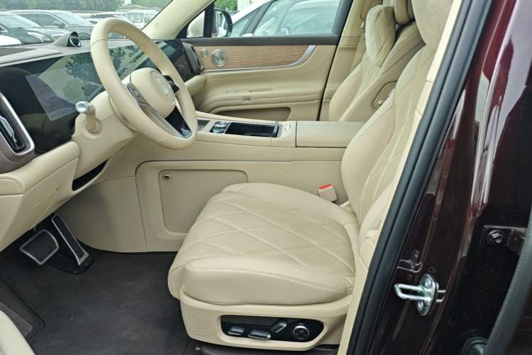 Used Hima AITO M9 2025 Extended-Range Ultra Version 52 kWh 6-Seater Left Front Seat