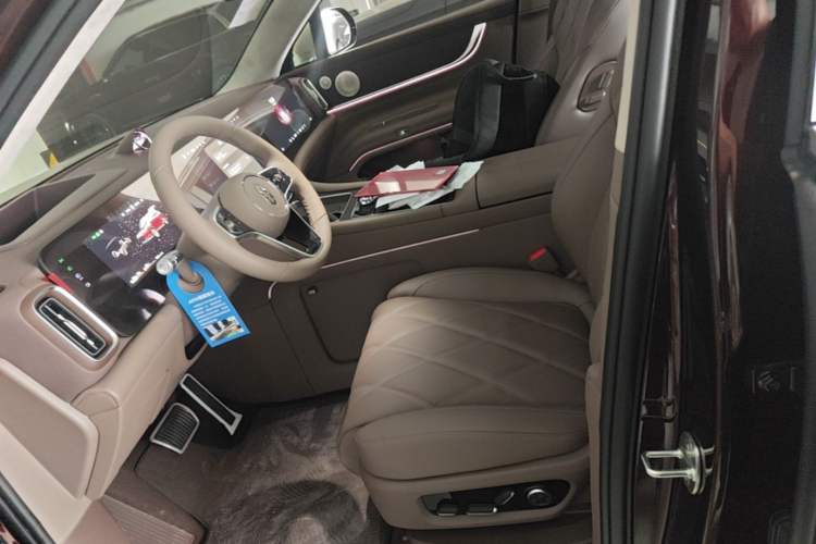 Used Hima AITO M9 2025 Extended-Range Ultra Version 52 kWh 6-Seater Left Front Seat
