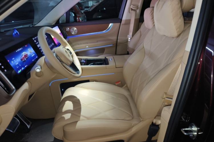 Used Hima AITO M9 2025 Extended-Range Ultra Version 52 kWh 6-Seater Left Front Seat