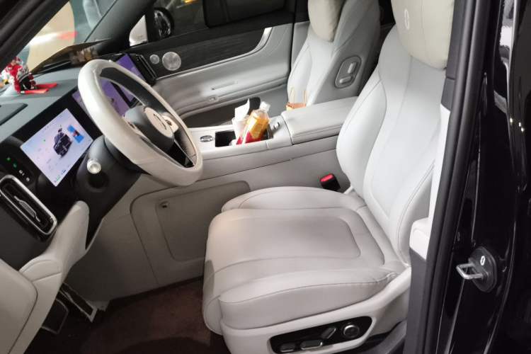 Used Hima AITO M9 2025 Extended-Range Ultra Version 52 kWh 6-Seater Left Front Seat