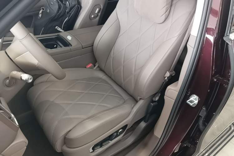 Used Hima AITO M9 2025 Extended-Range Ultra Version 52 kWh 6-Seater Left Front Seat