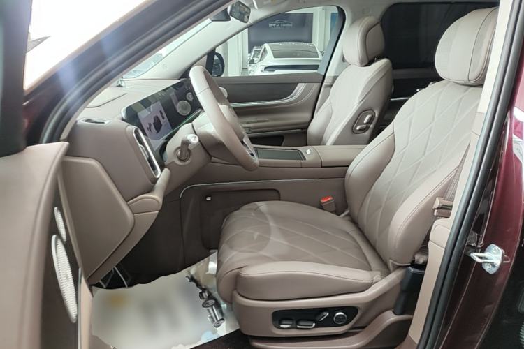Used Hima AITO M9 2025 All-Electric Ultra Version 100 kWh 5-Seater Model Left Front Seat