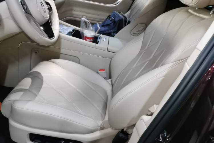 Used Hima AITO M9 2025 Extended-Range Ultra Version 52 kWh 6-Seater Left Front Seat
