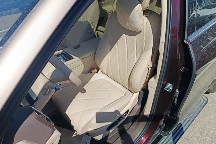 Used Hima AITO M9 2025 Extended-Range Ultra Version 52 kWh 6-Seater Left Front Seat