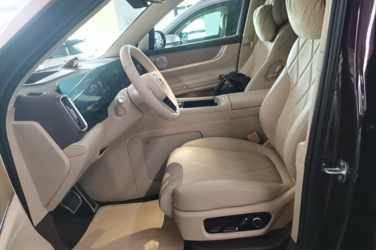 Used Hima AITO M9 2025 Extended-Range Ultra Version 52 kWh 6-Seater Left Front Seat