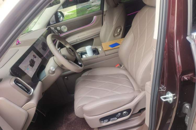 Used Hima AITO M9 2025 Extended-Range Ultra Version 52 kWh 6-Seater Left Front Seat