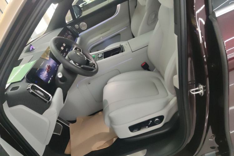 Used Hima AITO M9 2025 Extended-Range Ultra Version 52 kWh 5-Seater Edition Left Front Seat