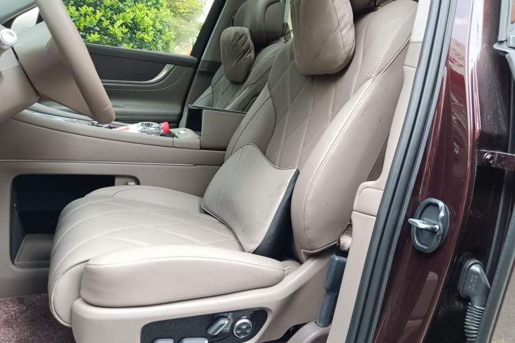Used Hima AITO M9 2025 Extended-Range Ultra Version 52 kWh 5-Seater Edition Left Front Seat
