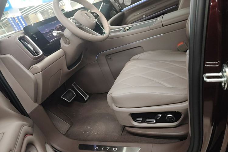 Used Hima AITO M9 2025 All-Electric Ultra Version 100 kWh 5-Seater Model Left Front Seat