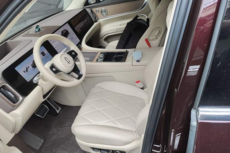 Used Hima AITO M9 2025 Extended-Range Ultra Version 52 kWh 6-Seater Left Front Seat