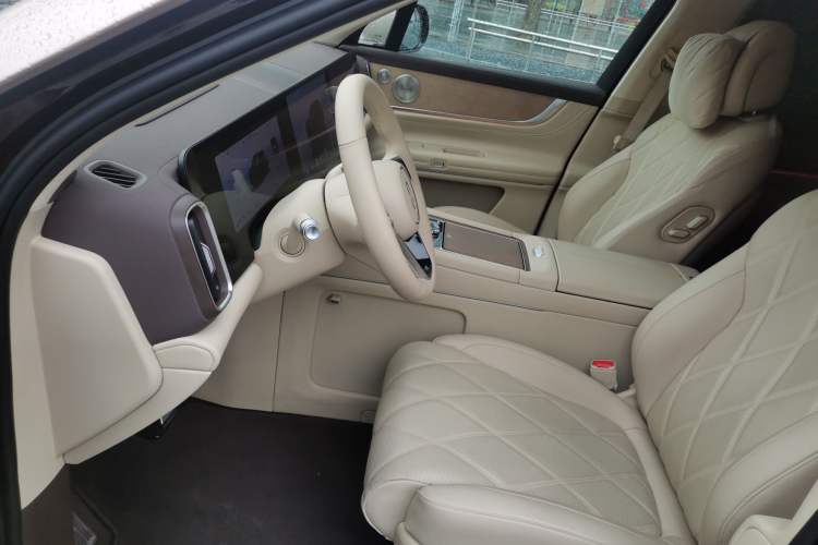 Used Hima AITO M9 2025 Extended-Range Ultra Version 52 kWh 6-Seater Left Front Seat
