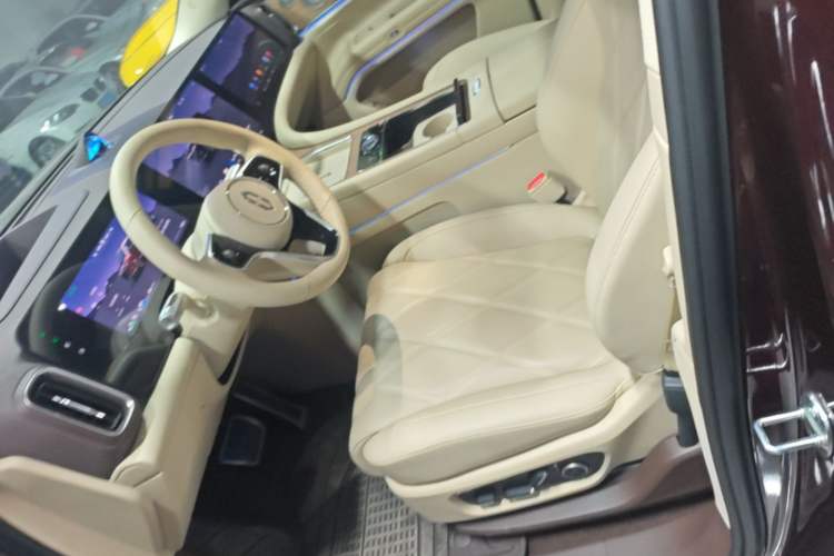 Used Hima AITO M9 2025 Extended-Range Max Version 52 kWh 5-Seater Edition Left Front Seat