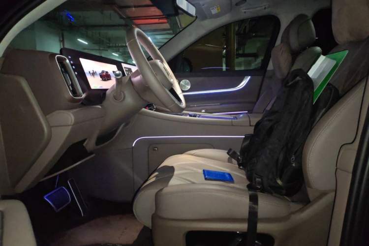 Used Hima AITO M9 2025 Extended-Range Ultra Version 52 kWh 6-Seater Left Front Seat