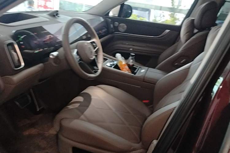 Used Hima AITO M9 2025 Extended-Range Ultra Version 52 kWh 5-Seater Edition Left Front Seat