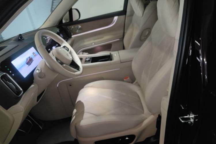Used Hima AITO M9 2025 Extended-Range Ultra Version 52 kWh 6-Seater Left Front Seat