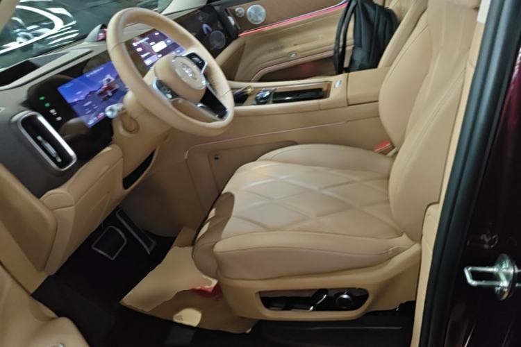 Used Hima AITO M9 2025 Extended-Range Ultra Version 52 kWh 6-Seater Left Front Seat