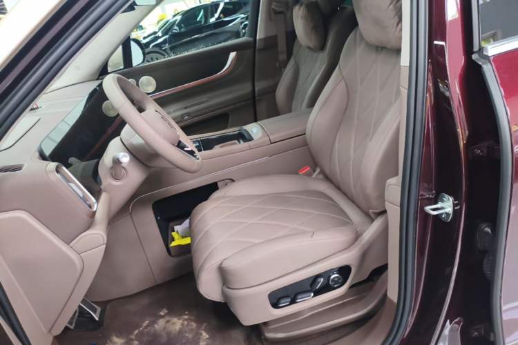 Used Hima AITO M9 2025 All-Electric Ultra Version 100 kWh 5-Seater Model Left Front Seat