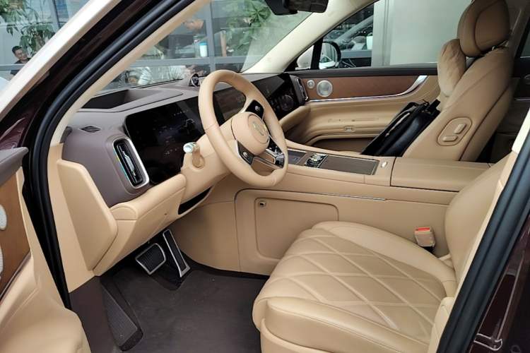 Used Hima AITO M9 2025 Extended-Range Ultra Version 52 kWh 5-Seater Edition Left Front Seat