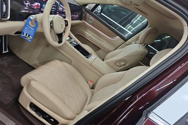 Used Hima AITO M9 2025 Extended-Range Ultra Version 52 kWh 6-Seater Left Front Seat