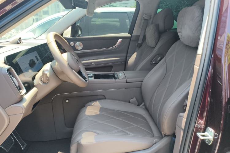 Used Hima AITO M9 2025 Extended-Range Ultra Version 52 kWh 6-Seater Left Front Seat